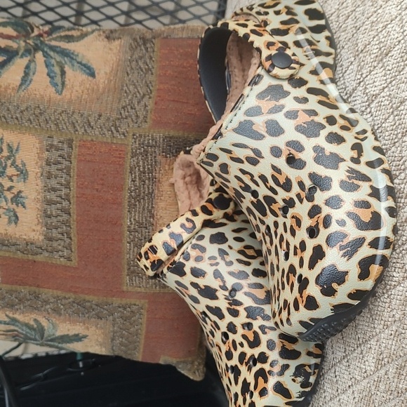 Shoes - 🐆 Clogs Shoes